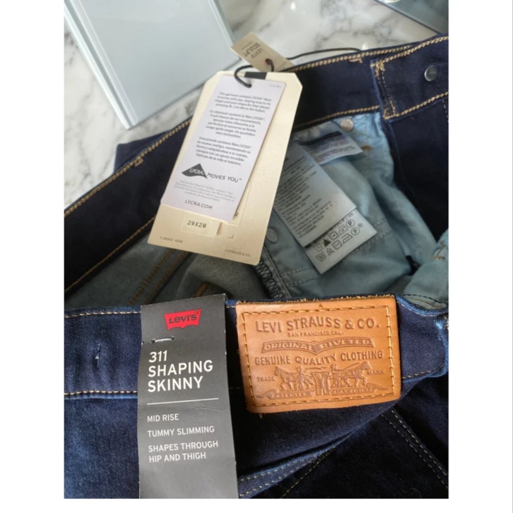 Jeans - Picture 8 of 9
